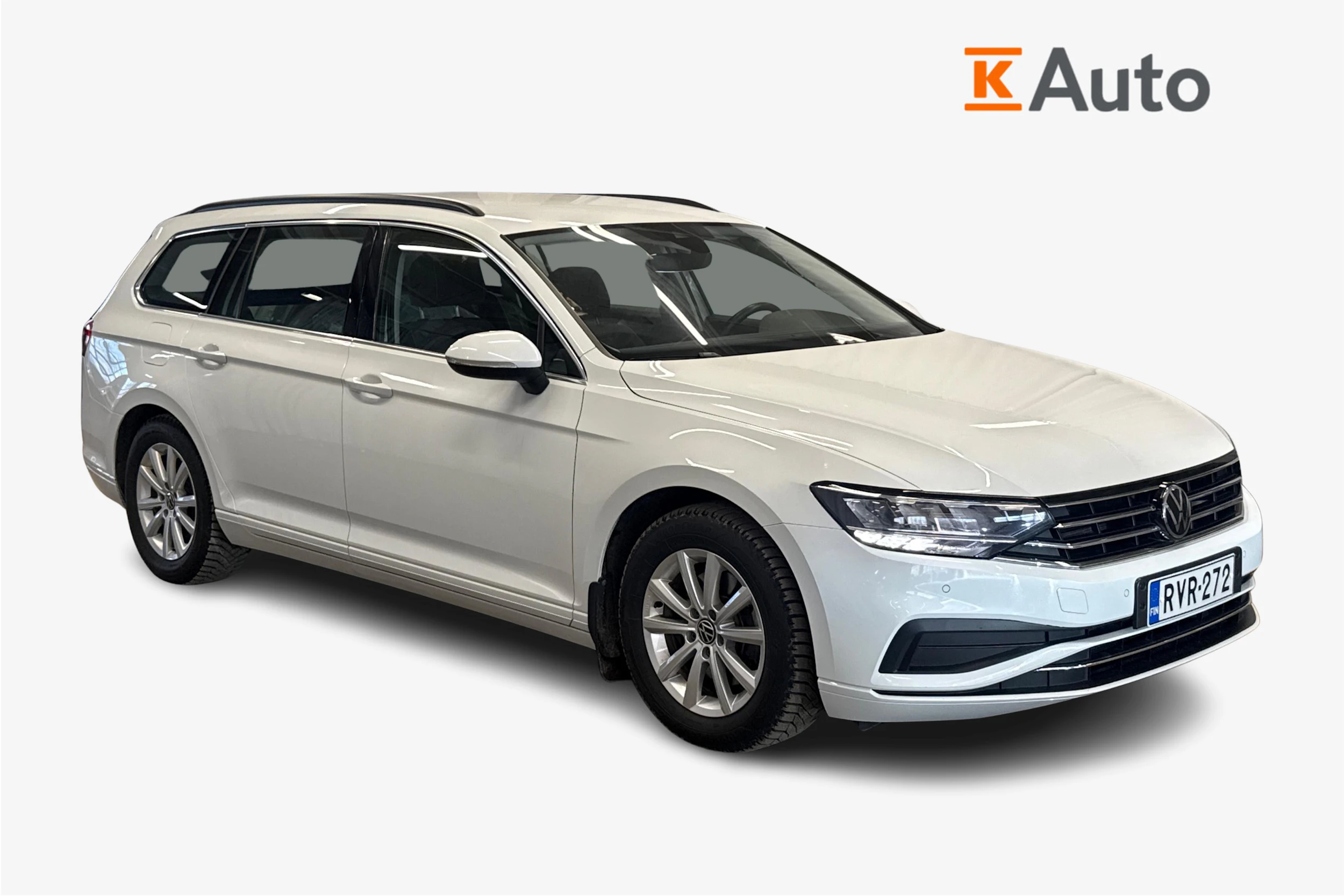 valkoinen Volkswagen Passat 2024 kuva 1.