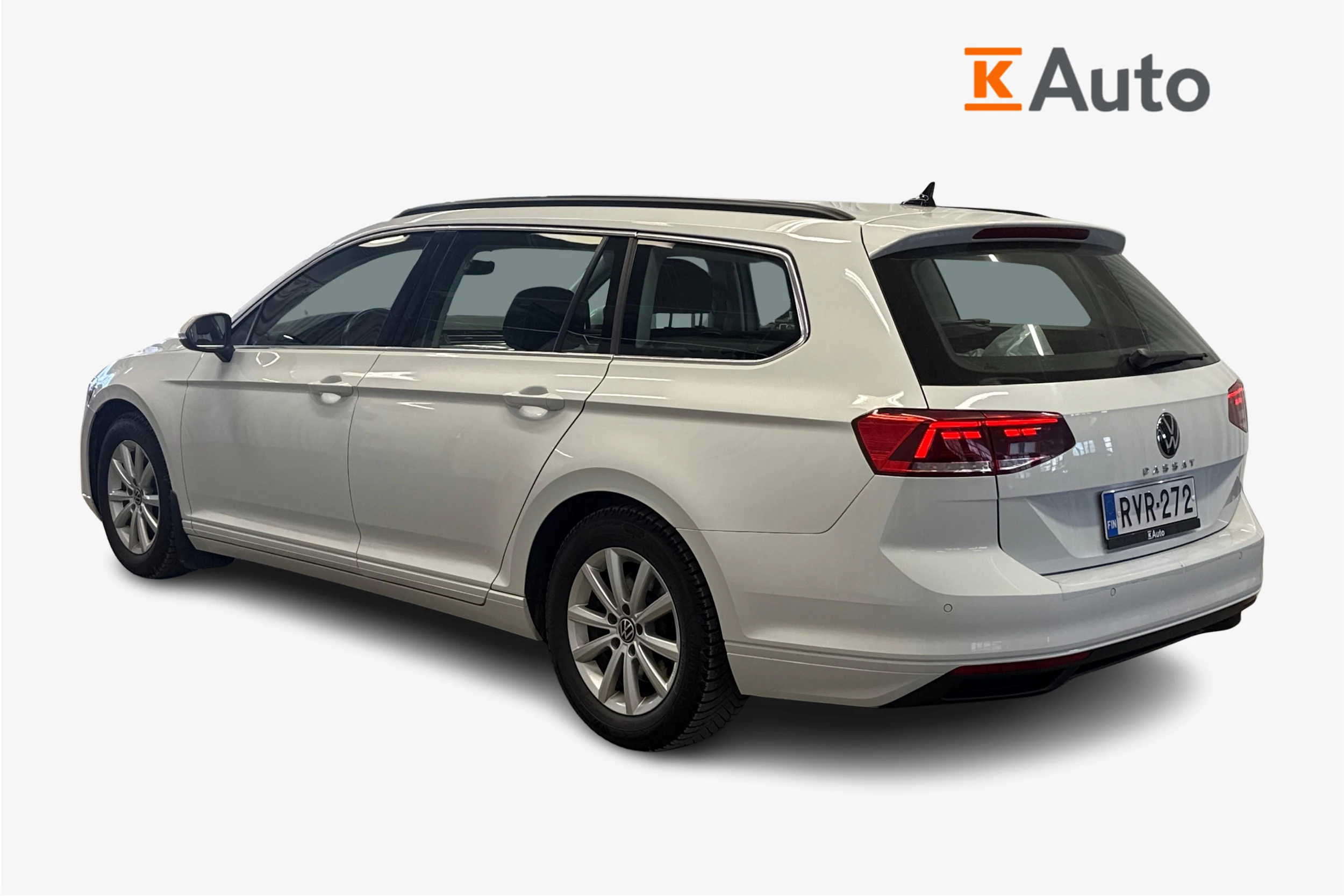 valkoinen Volkswagen Passat 2024 kuva 2.