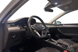 valkoinen Volkswagen Passat 2024 kuva 3.