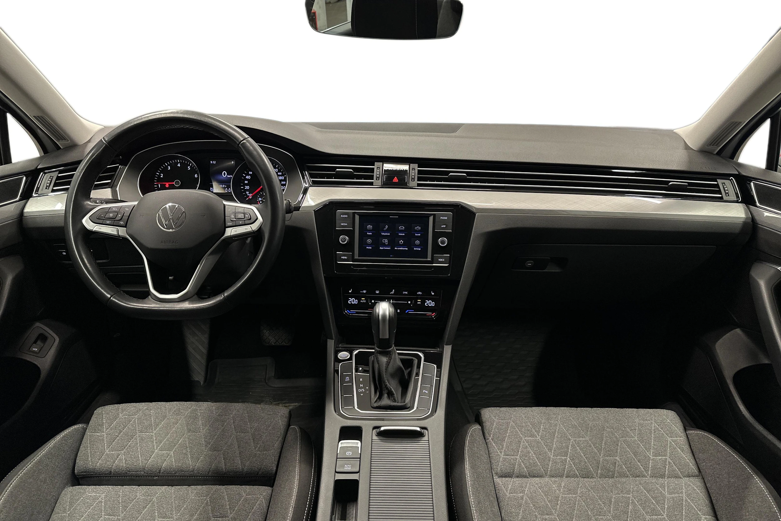valkoinen Volkswagen Passat 2024 kuva 7.