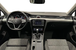 valkoinen Volkswagen Passat 2024 kuva 7.