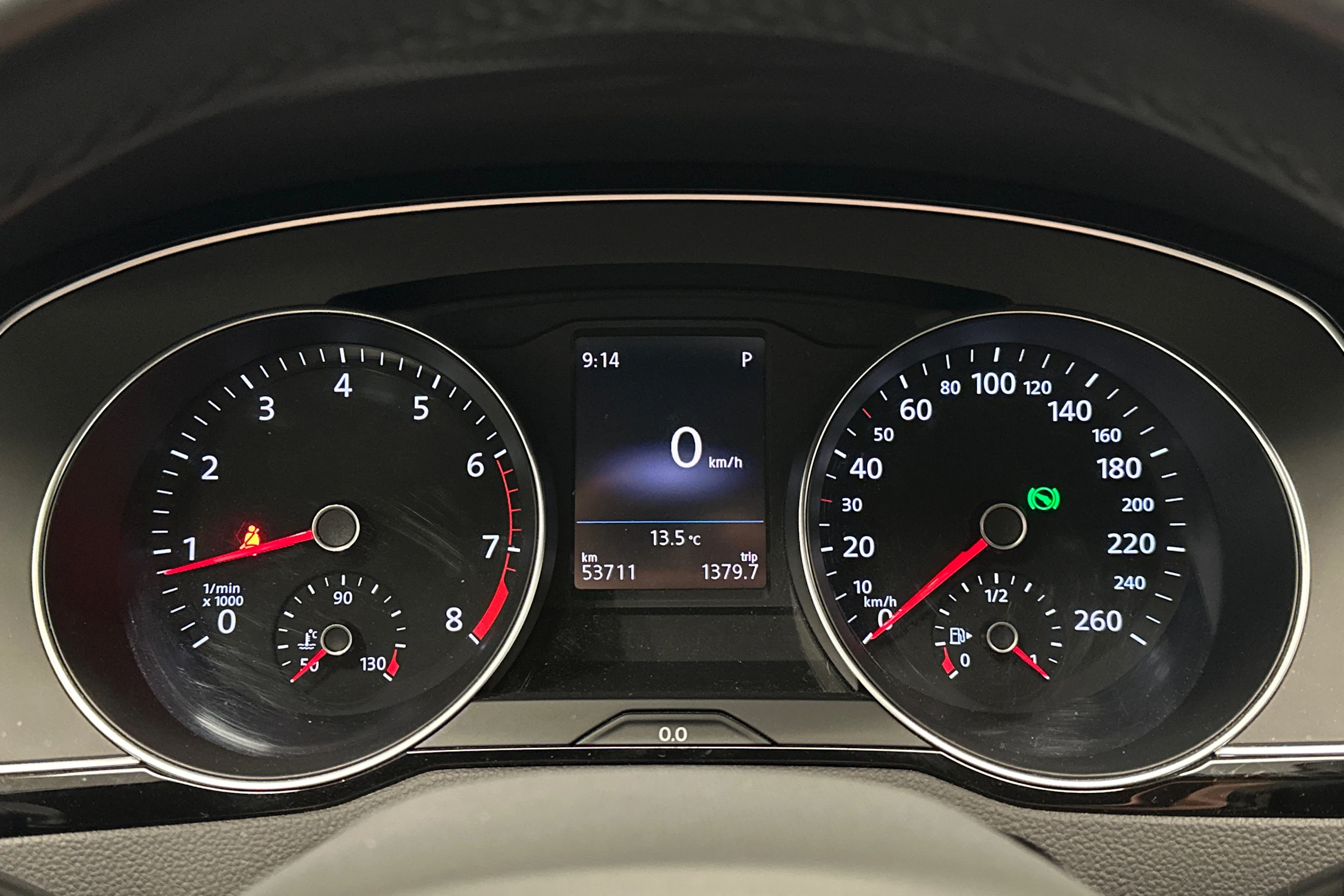 valkoinen Volkswagen Passat 2024 kuva 17.