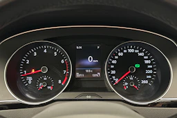 valkoinen Volkswagen Passat 2024 kuva 17.