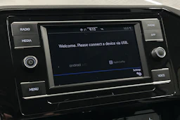 valkoinen Volkswagen Passat 2024 kuva 21.