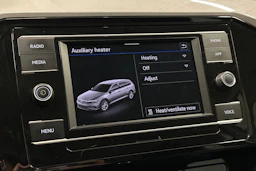 valkoinen Volkswagen Passat 2024 kuva 22.