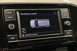 valkoinen Volkswagen Passat 2024 kuva 23.
