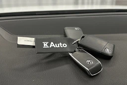 valkoinen Volkswagen Passat 2024 kuva 26.