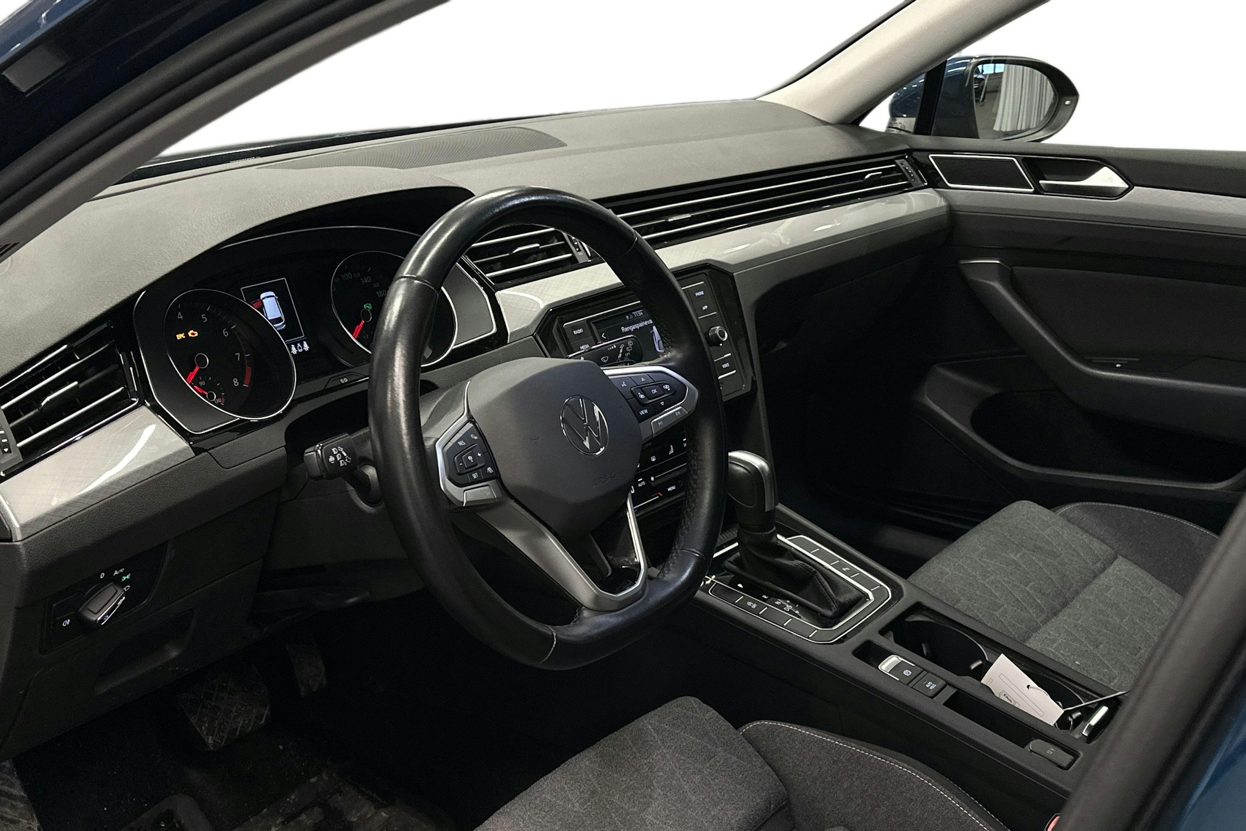 sininen Volkswagen Passat 2024 kuva 3.