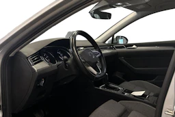 harmaa Volkswagen Passat 2024 kuva 3.