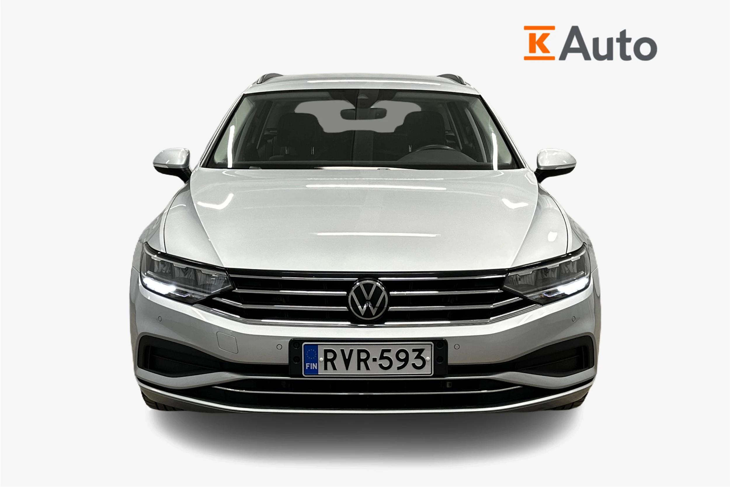 harmaa Volkswagen Passat 2024 kuva 4.