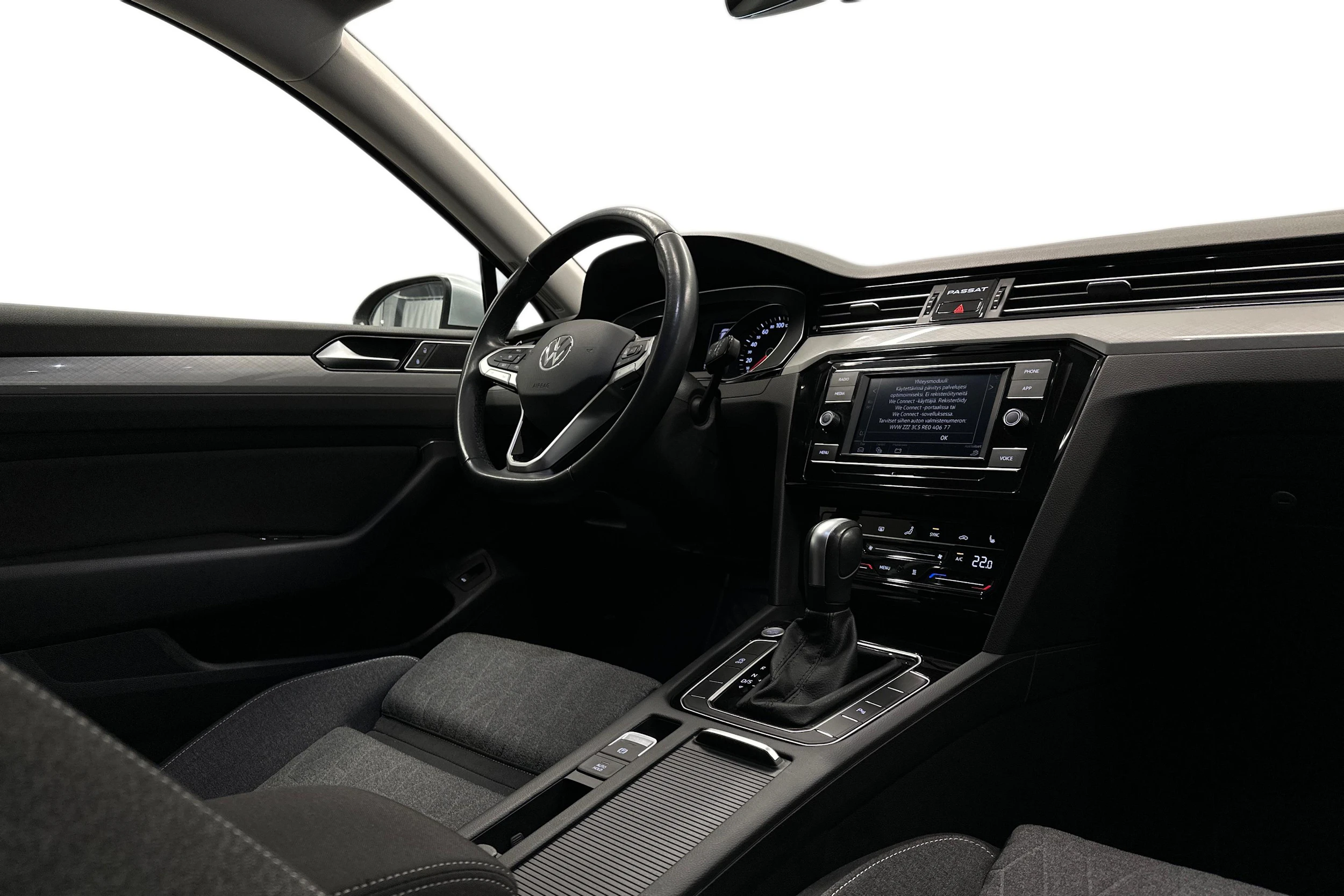 harmaa Volkswagen Passat 2024 kuva 7.