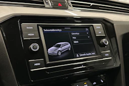 harmaa Volkswagen Passat 2024 kuva 16.