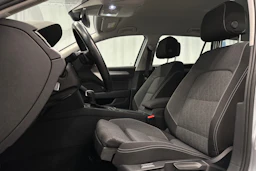 harmaa Volkswagen Passat 2024 kuva 21.