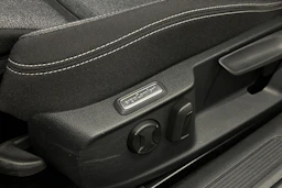 harmaa Volkswagen Passat 2024 kuva 22.