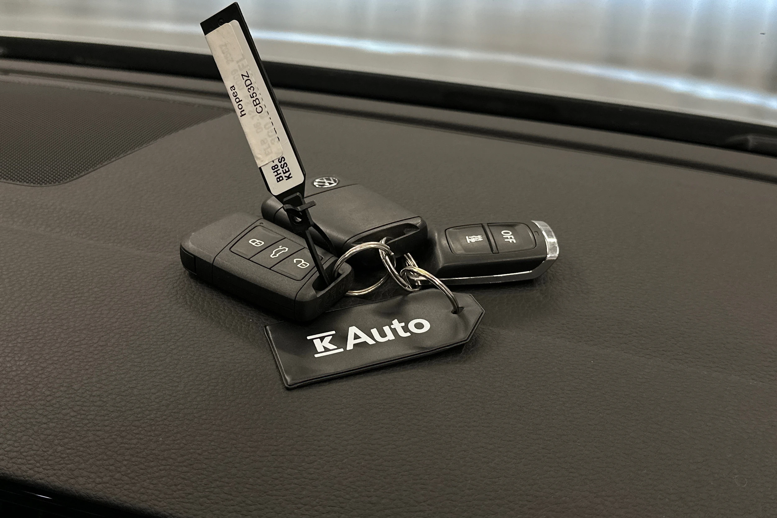 harmaa Volkswagen Passat 2024 kuva 25.