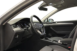 harmaa Volkswagen Passat 2024 kuva 3.