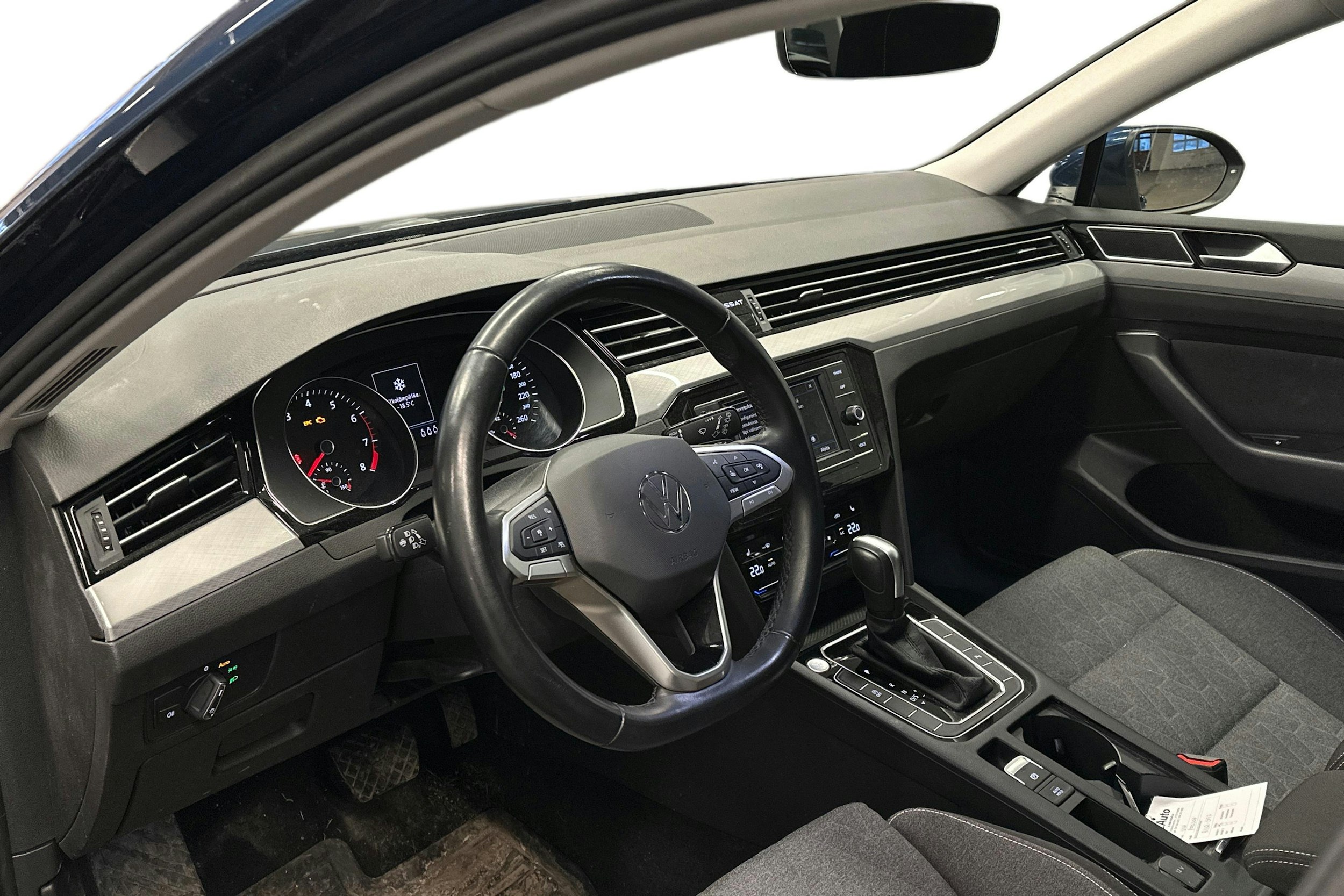 sininen Volkswagen Passat 2024 kuva 3.