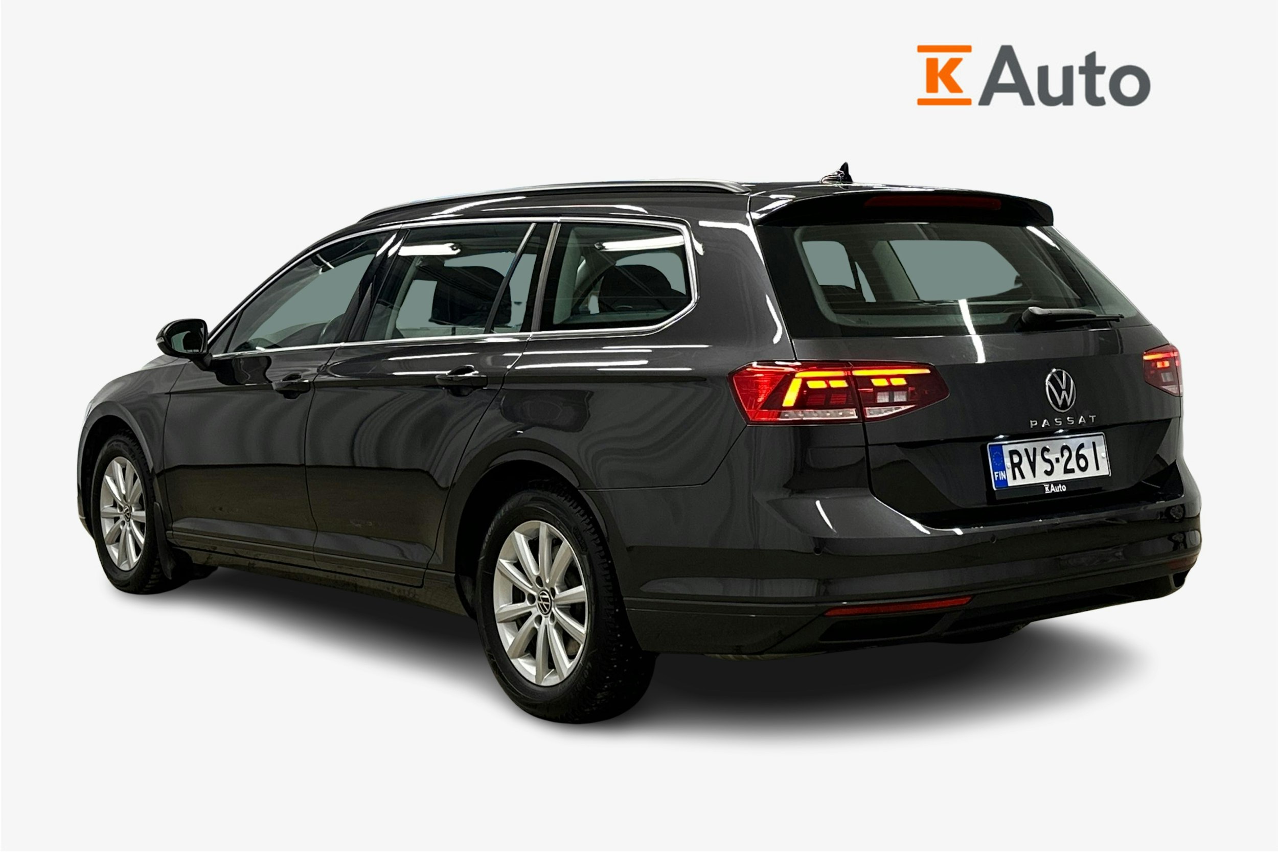 harmaa Volkswagen Passat 2024 kuva 2.