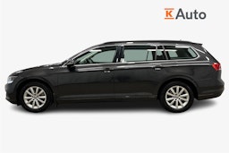 harmaa Volkswagen Passat 2024 kuva 6.