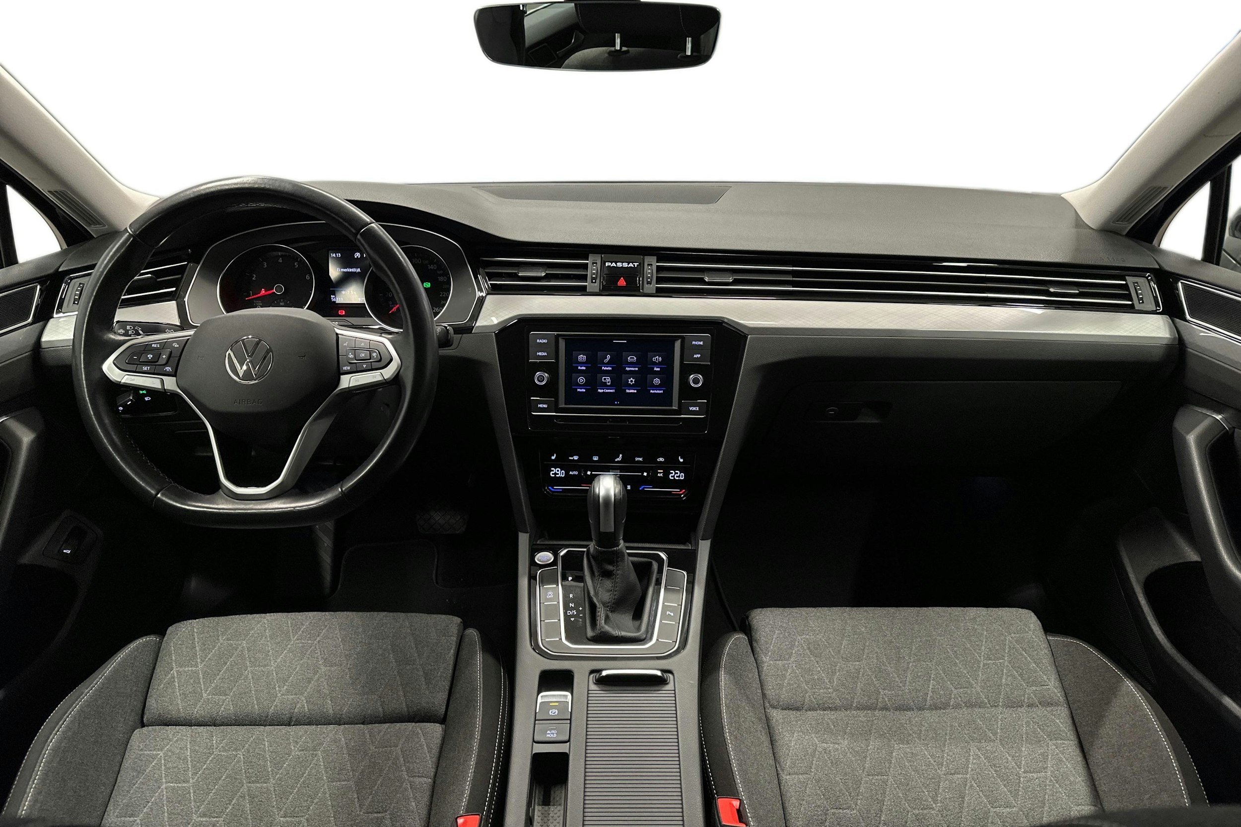 harmaa Volkswagen Passat 2024 kuva 9.