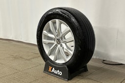 harmaa Volkswagen Passat 2024 kuva 13.