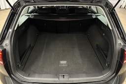 harmaa Volkswagen Passat 2024 kuva 14.