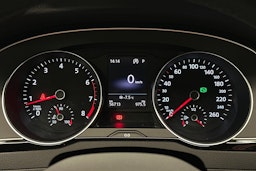 harmaa Volkswagen Passat 2024 kuva 20.