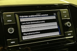 harmaa Volkswagen Passat 2024 kuva 23.