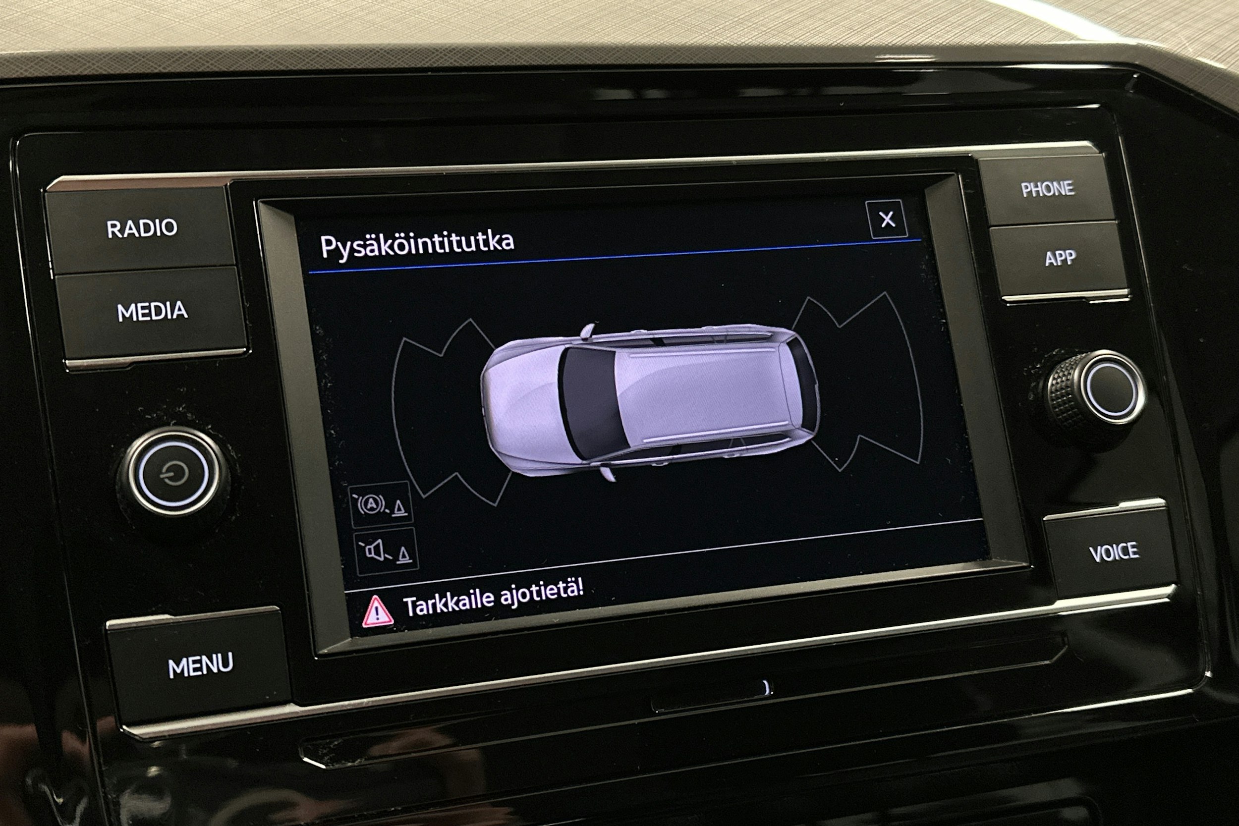 harmaa Volkswagen Passat 2024 kuva 26.