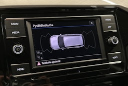 harmaa Volkswagen Passat 2024 kuva 26.