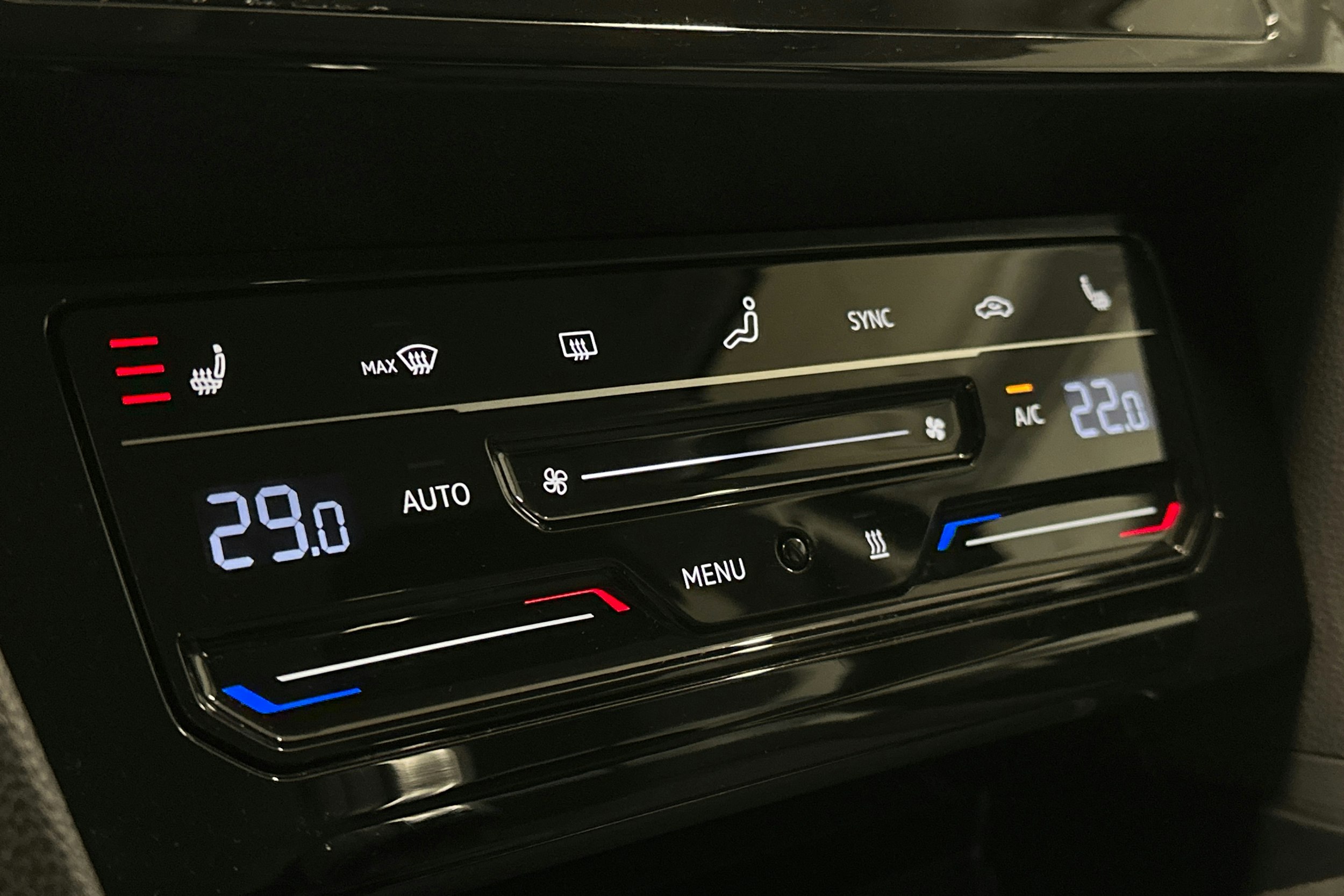 harmaa Volkswagen Passat 2024 kuva 27.