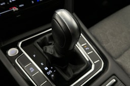 harmaa Volkswagen Passat 2024 kuva 28.