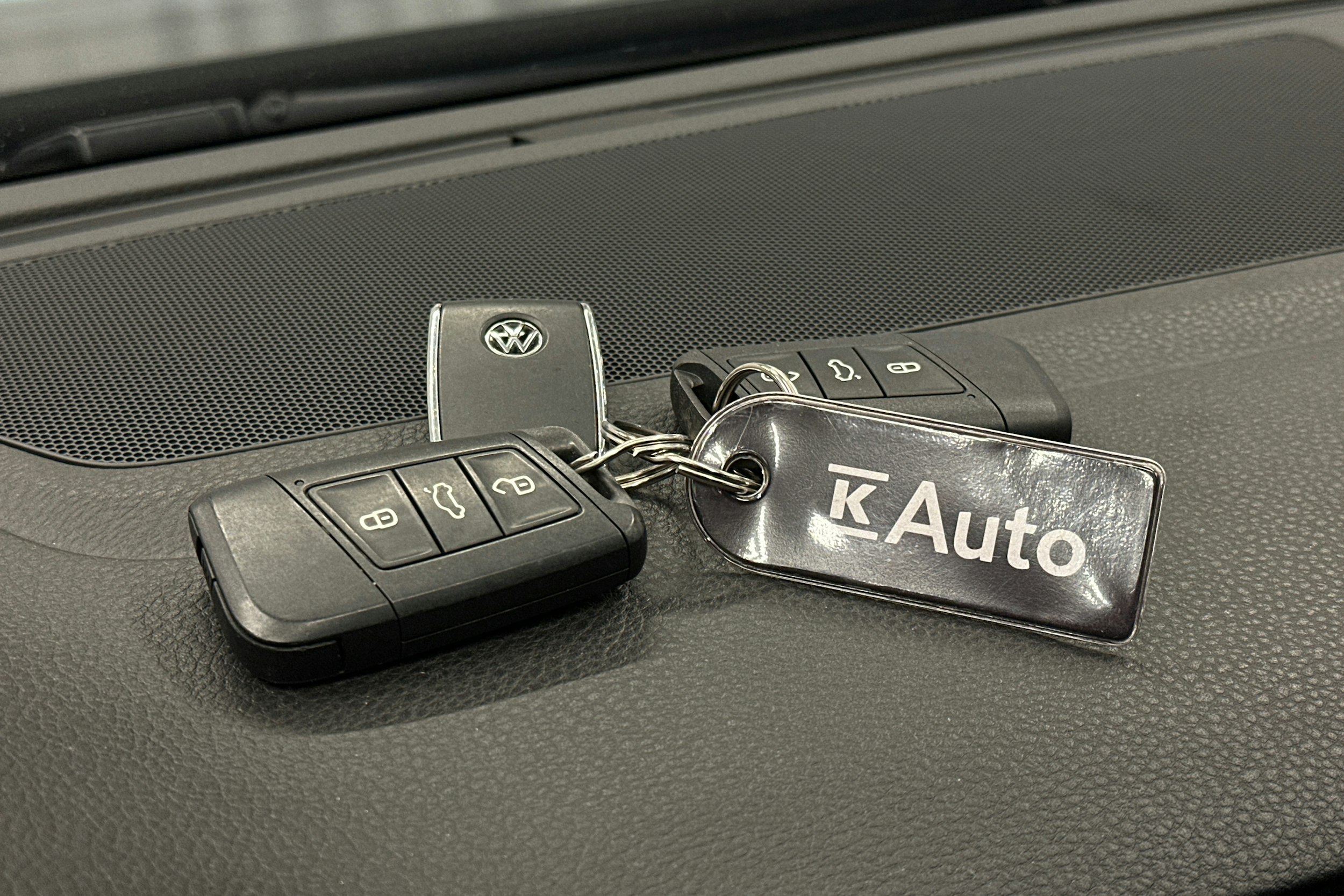 harmaa Volkswagen Passat 2024 kuva 29.