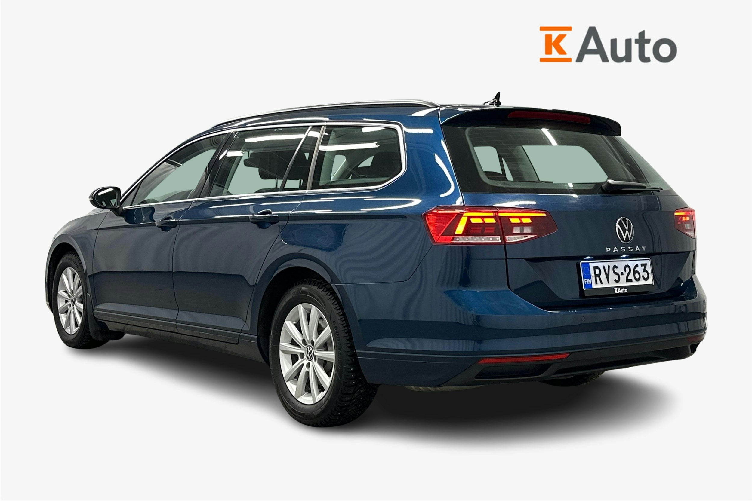 sininen Volkswagen Passat 2024 kuva 2.