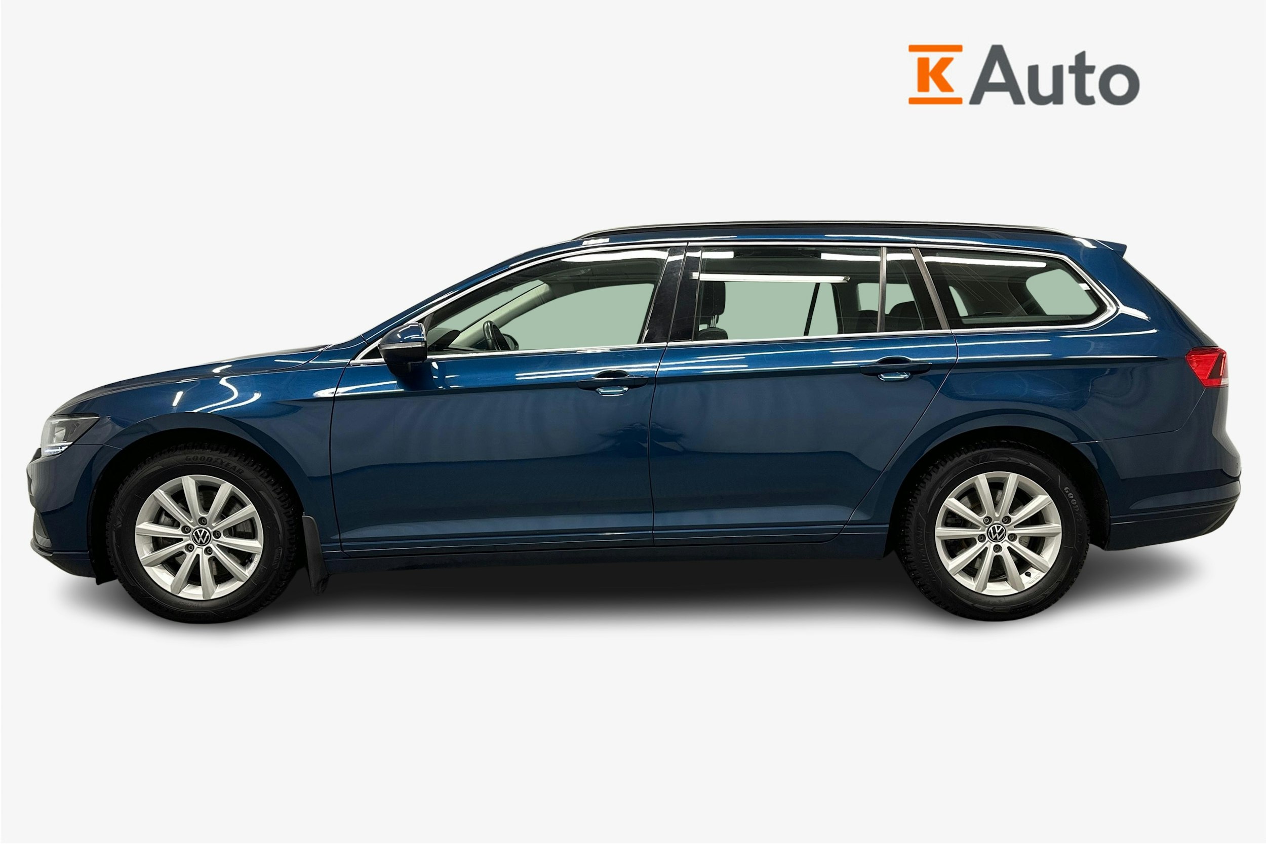 sininen Volkswagen Passat 2024 kuva 6.