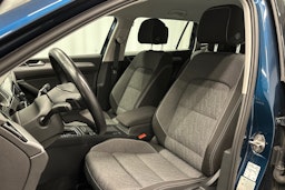 sininen Volkswagen Passat 2024 kuva 15.