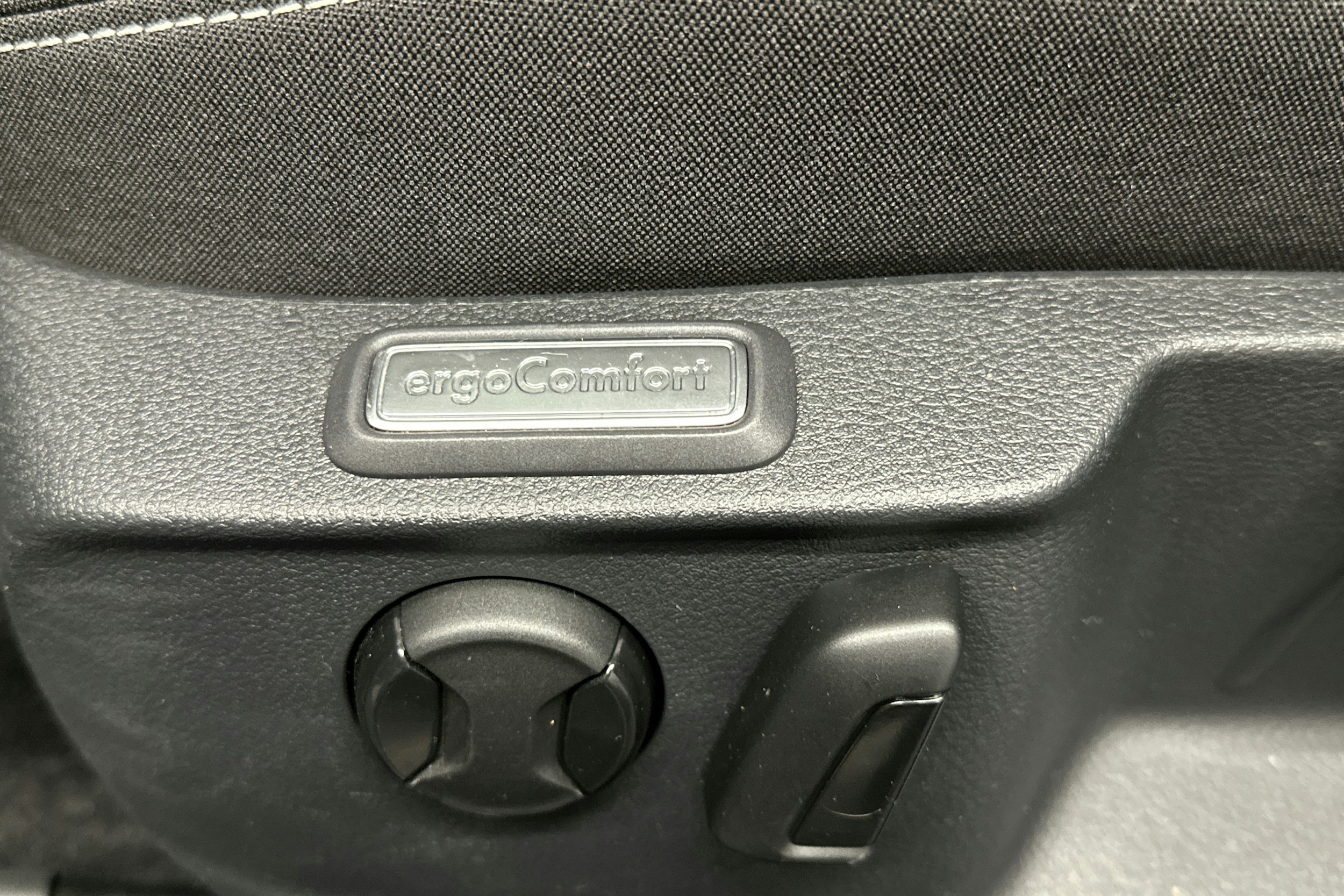 sininen Volkswagen Passat 2024 kuva 16.