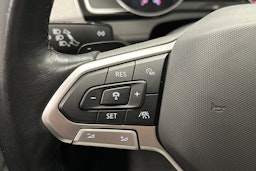 sininen Volkswagen Passat 2024 kuva 18.