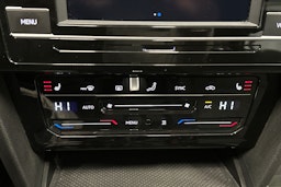 sininen Volkswagen Passat 2024 kuva 26.