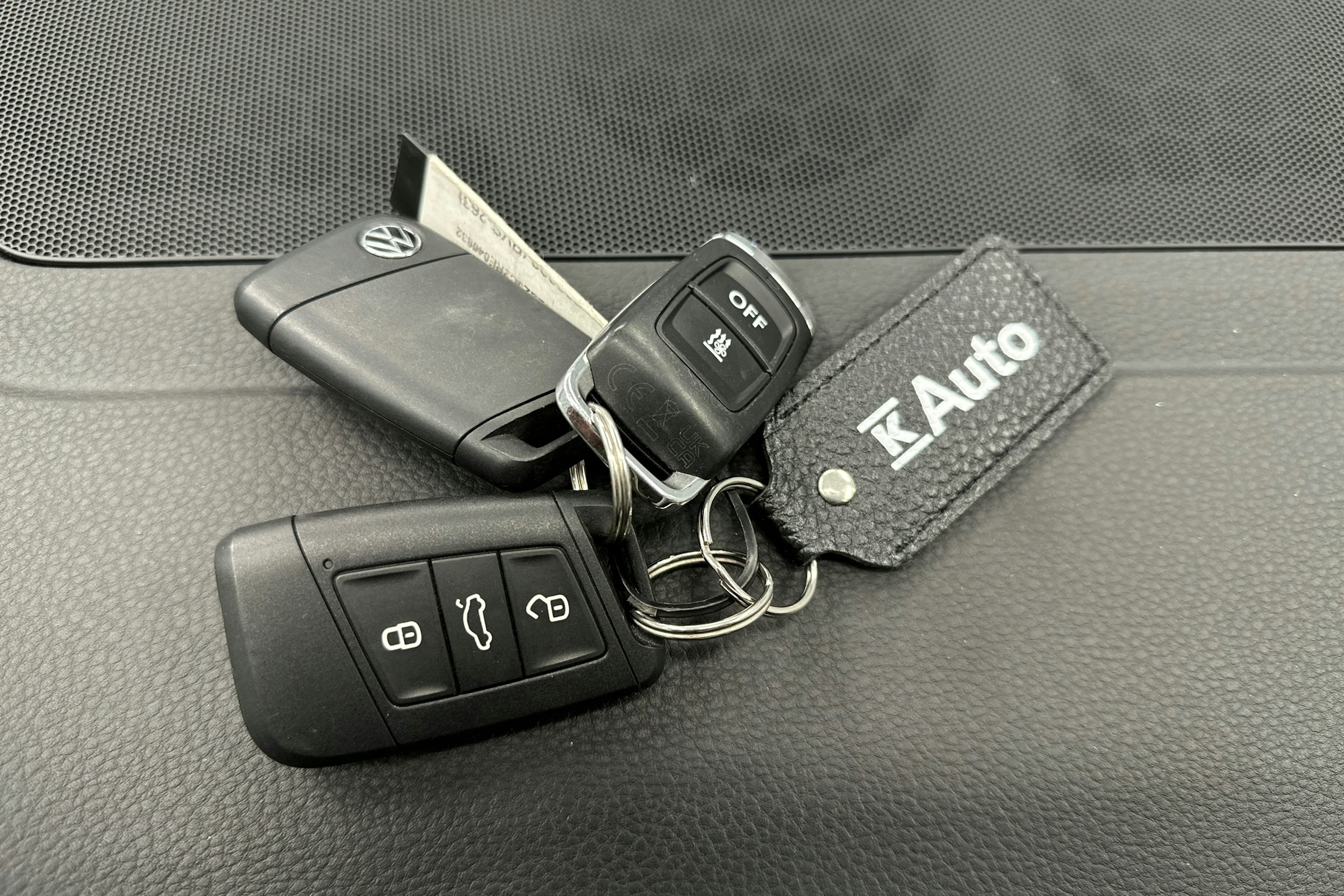 sininen Volkswagen Passat 2024 kuva 27.