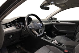 harmaa Volkswagen Passat 2024 kuva 3.