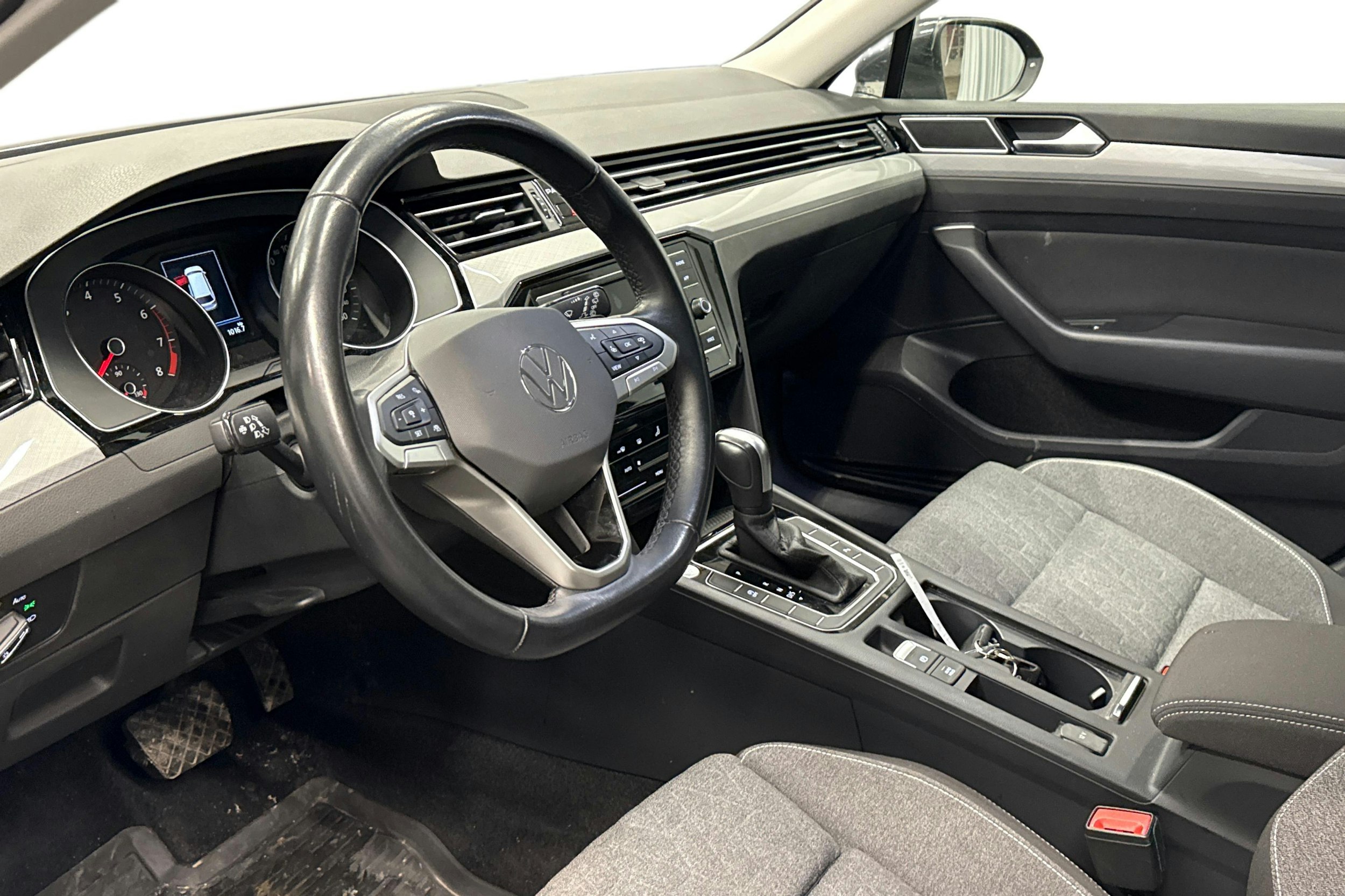 met. harmaa Volkswagen Passat 2024 kuva 3.