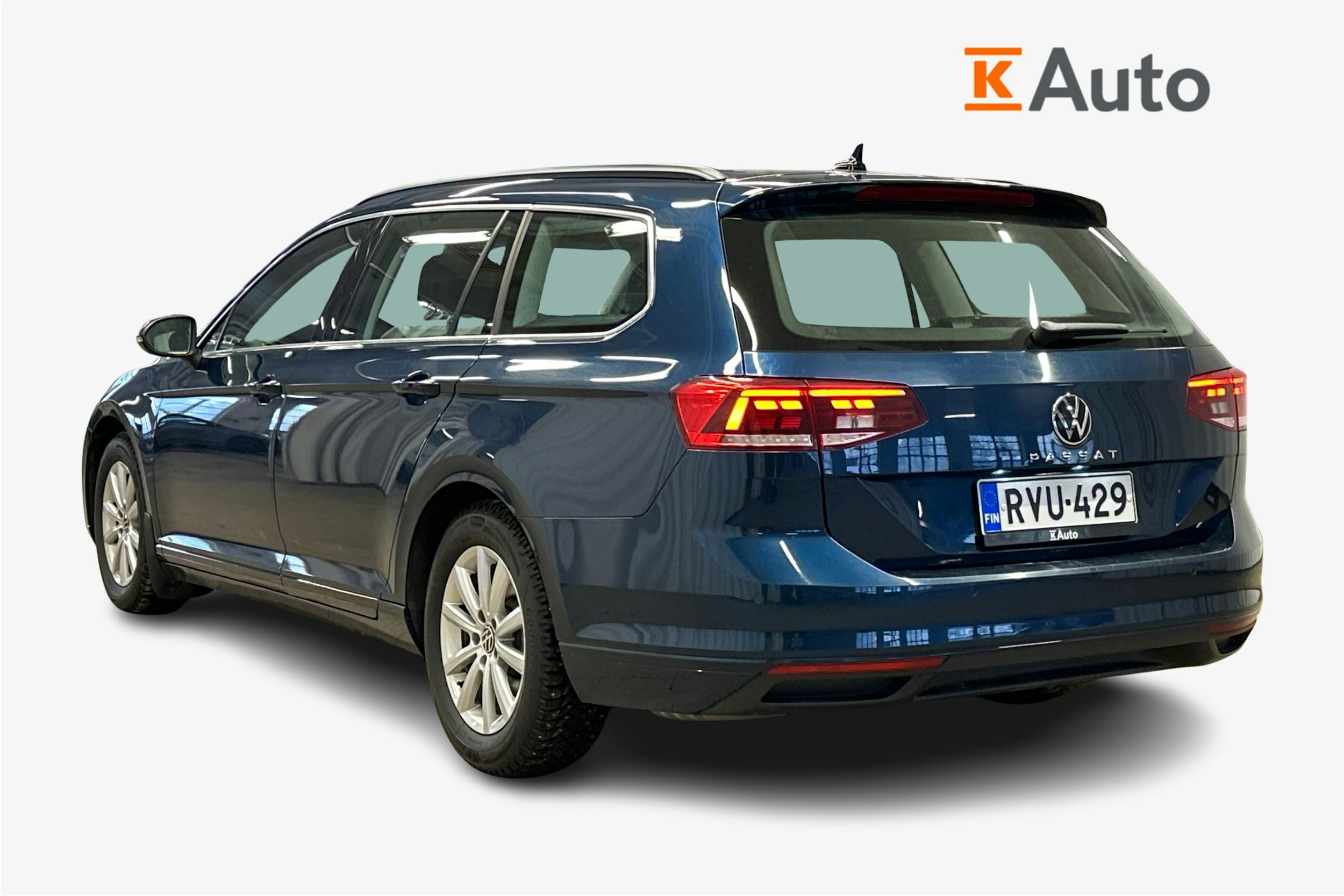 sininen Volkswagen Passat 2024 kuva 2.