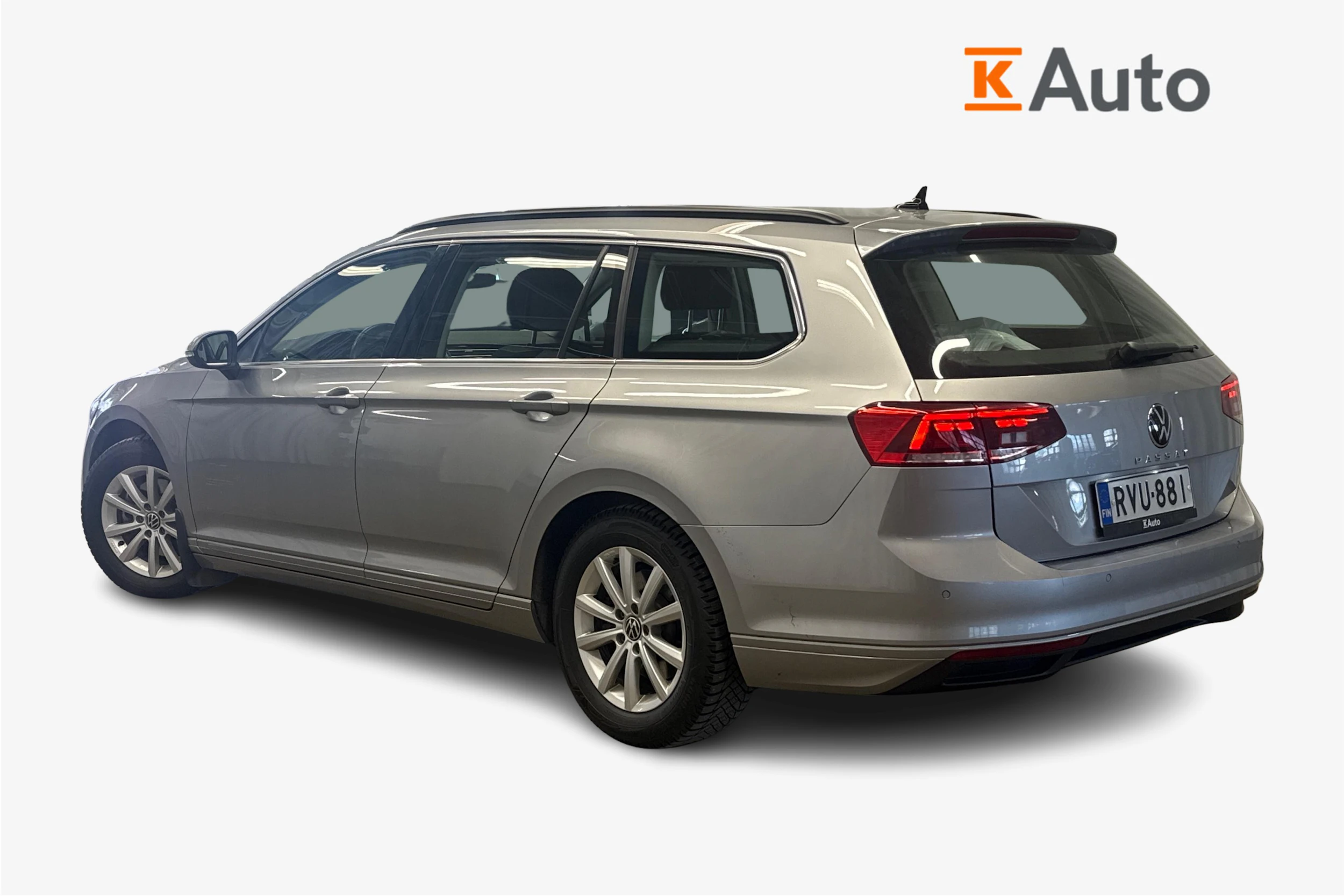 harmaa Volkswagen Passat 2024 kuva 2.