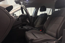 harmaa Volkswagen Passat 2024 kuva 4.