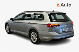 harmaa Volkswagen Passat 2024 kuva 2.