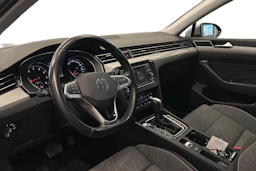 harmaa Volkswagen Passat 2024 kuva 3.