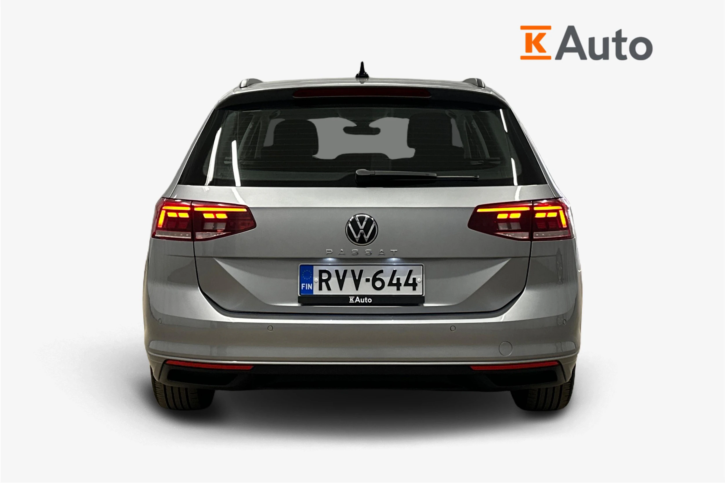 harmaa Volkswagen Passat 2024 kuva 4.