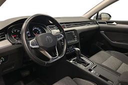 harmaa Volkswagen Passat 2024 kuva 8.