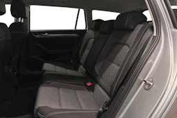 harmaa Volkswagen Passat 2024 kuva 11.